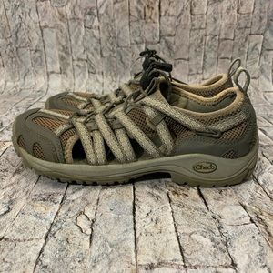 Chaco closed toe sandle